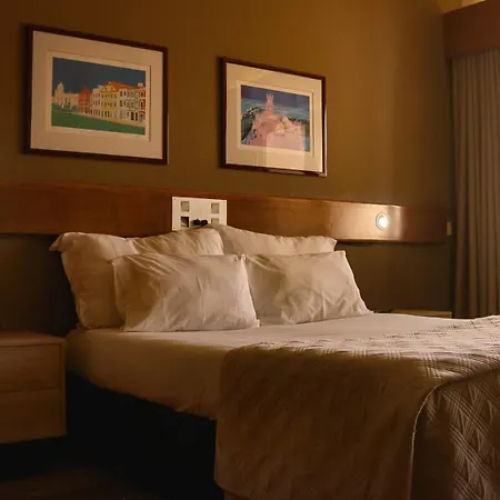 Meia Lua Отель 3*