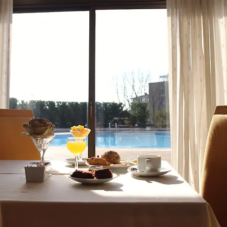 호텔 Meia Lua 오바