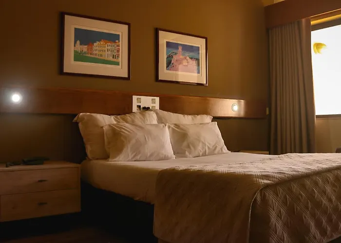 Meia Lua Szálloda 3*