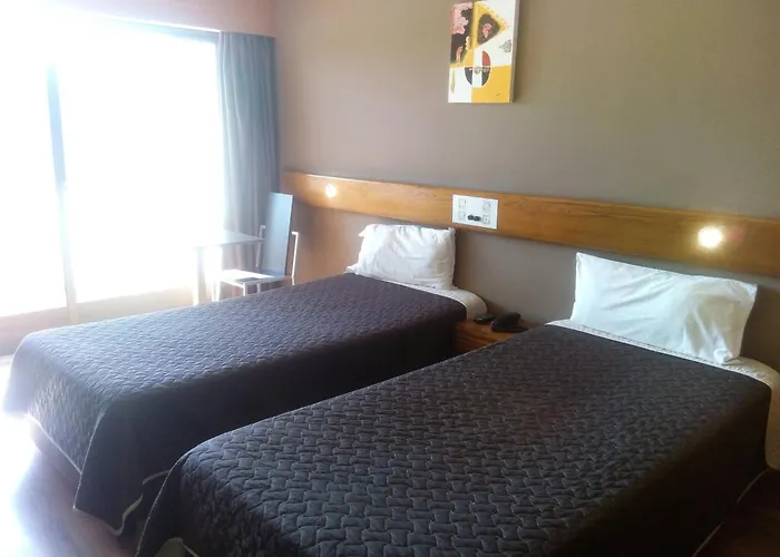 Meia Lua فندق 3*