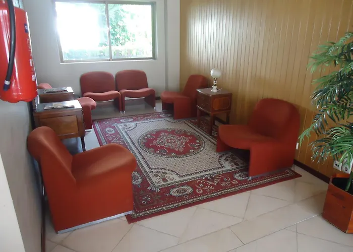 Meia Lua فندق أوفار