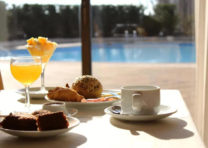 Meia Lua 3* أوفار